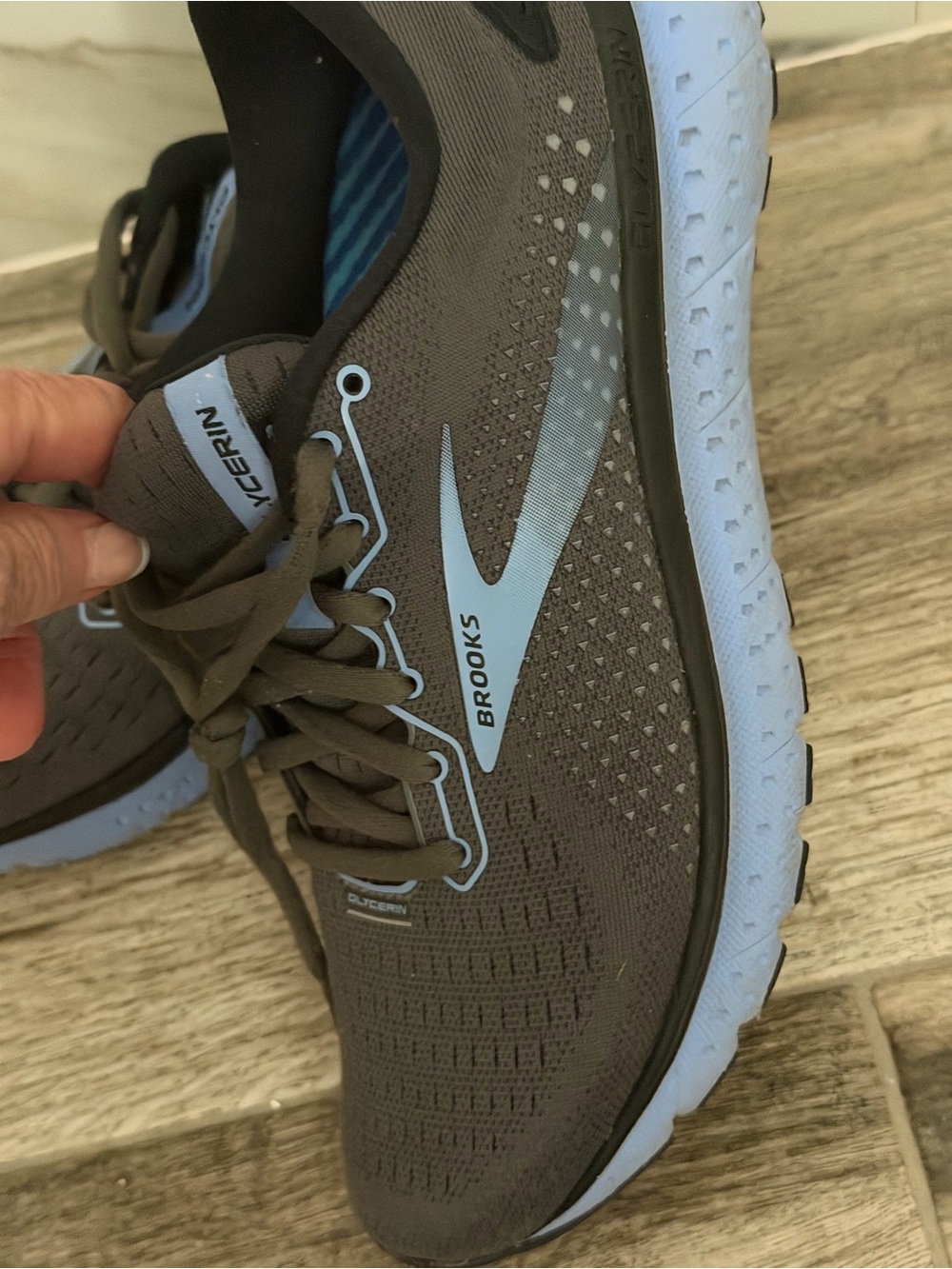 Brooks Women’s Athletic Shoes in Gray with Light Blue Accents Glycerin 18 Sz 8